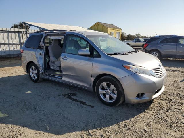 Photo 4 from auction – 2017 TOYOTA SIENNA LE with VIN 5TDKZ3DC1HS871146