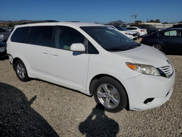 Photo 4 from auction – 2015 TOYOTA SIENNA LE with VIN 5TDKK3DC9FS534239