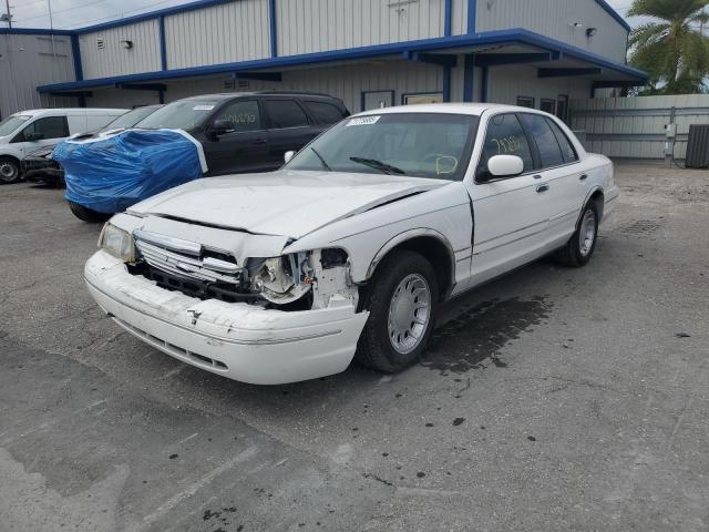 FORD CROWN VICT 2000 with VIN 2FAFP74W0YX125516 - Photo from auction