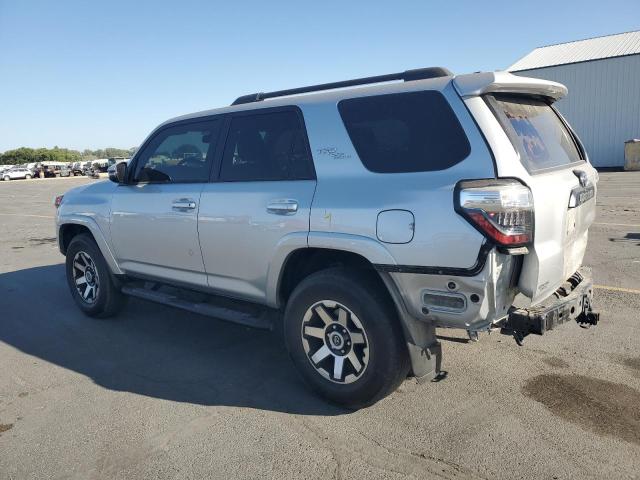 Photo 2 from auction – 2019 TOYOTA 4RUNNER SR with VIN JTEBU5JR0K5666543