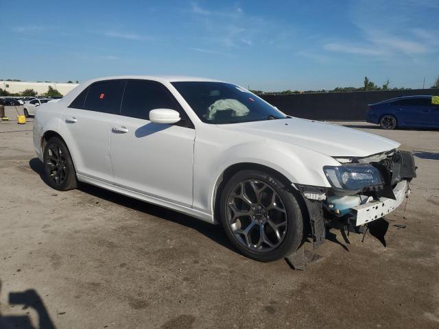 Photo 4 from auction – 2018 CHRYSLER 300 S with VIN 2C3CCABG4JH154328