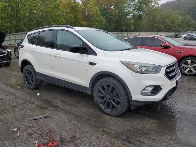 Photo 4 from auction – 2017 FORD ESCAPE SE with VIN 1FMCU9GD9HUD10016