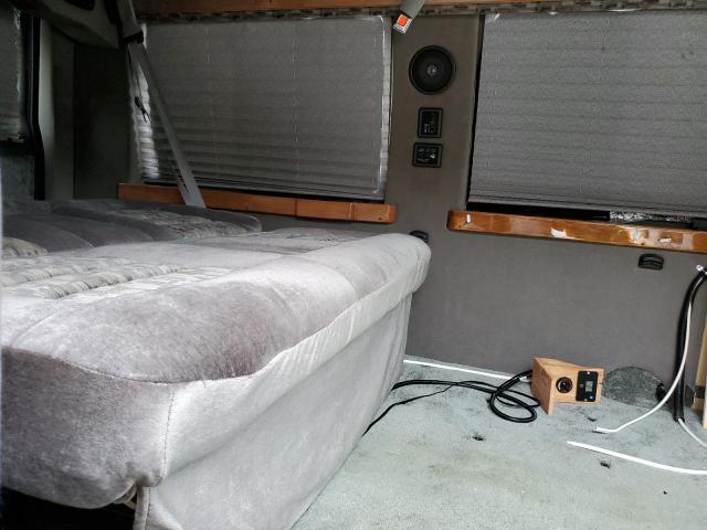 Photo 11 from auction – 2002 GMC SAVANA RV with VIN 1GDFG15R721209280