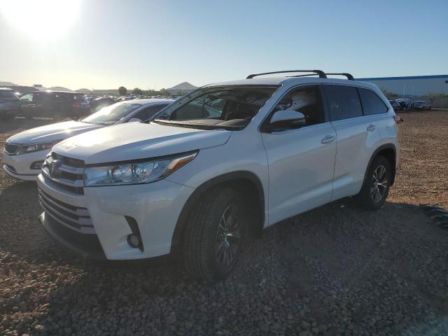 TOYOTA HIGHLANDER 2018 with VIN 5TDBZRFH6JS855512 - Photo from auction
