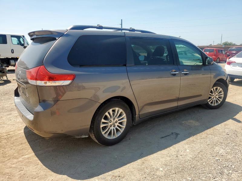 Photo 3 from auction – 2012 TOYOTA SIENNA XLE with VIN 5TDYK3DC1CS279902
