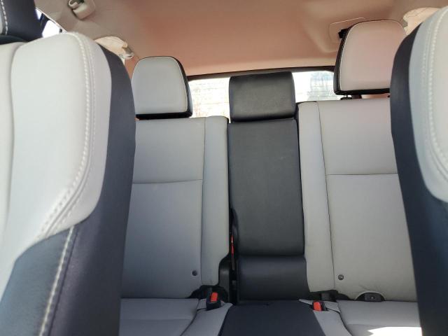 Photo 10 from auction – 2016 TOYOTA RAV4 LIMIT with VIN JTMDFREV1GJ061614