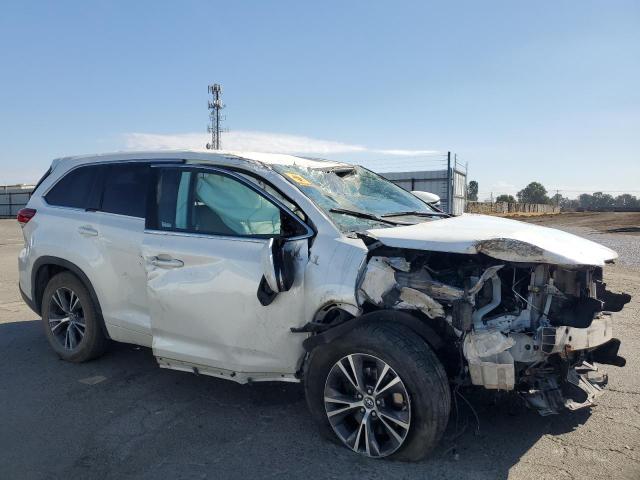 Photo 4 from auction – 2018 TOYOTA HIGHLANDER LE with VIN 5TDZARFH7JS036174