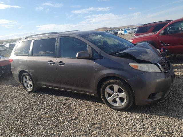 Photo 4 from auction – 2015 TOYOTA SIENNA LE with VIN 5TDKK3DC8FS611280