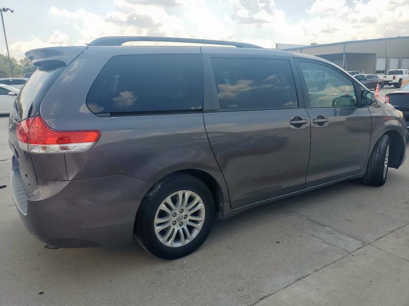 Photo 3 from auction – 2011 TOYOTA SIENNA XLE with VIN 5TDYK3DC2BS147519