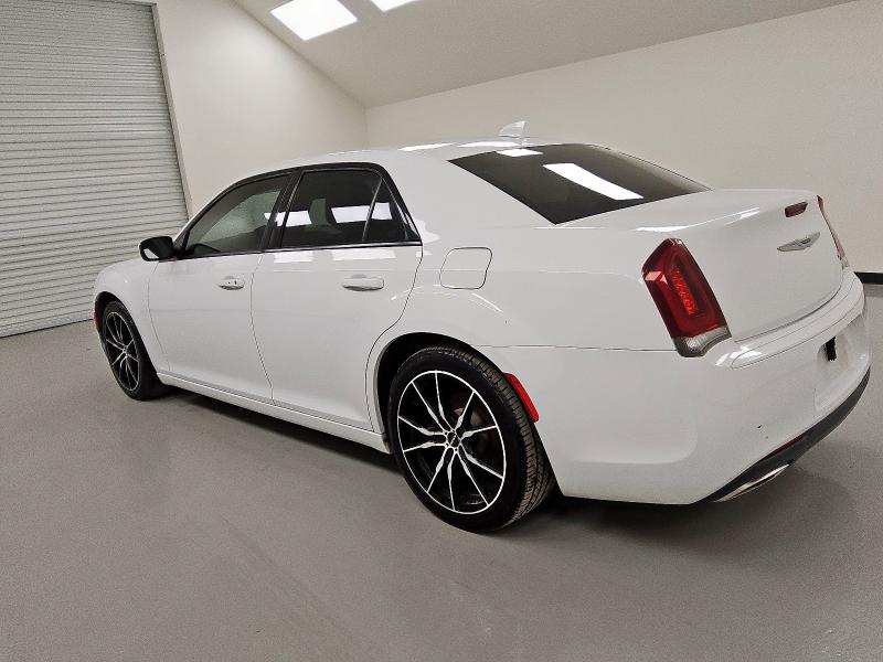 Photo 2 from auction – 2019 CHRYSLER 300 S with VIN 2C3CCABG8KH566009