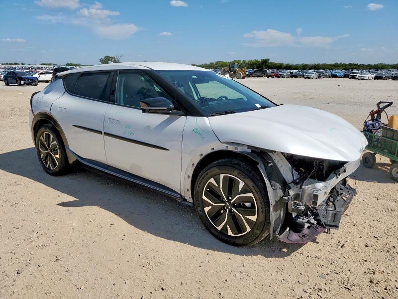 Photo 4 from auction – 2022 KIA EV6 LIGHT with VIN KNDC34LA1N5043157