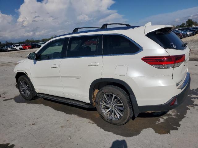 Photo 2 from auction – 2017 TOYOTA HIGHLANDER with VIN 5TDJZRFH6HS397282