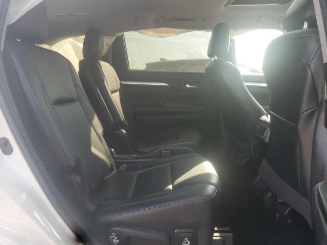 Photo 11 from auction – 2016 TOYOTA HIGHLANDER with VIN 5TDJKRFH5GS300964