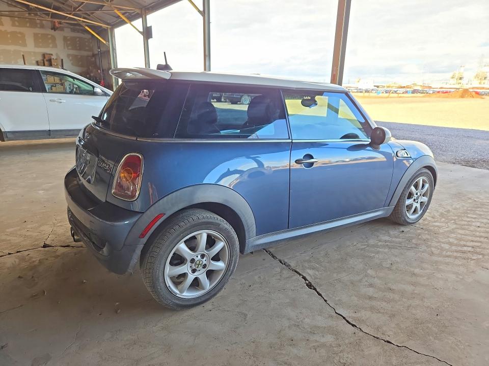 Zdjęcie 3 z aukcji – 2010 MINI COOPER z VIN WMWMF7C59ATZ72838