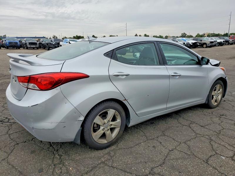 Снимка 3 от търг – 2013 HYUNDAI ELANTRA с VIN KMHDH4AE8DU948619