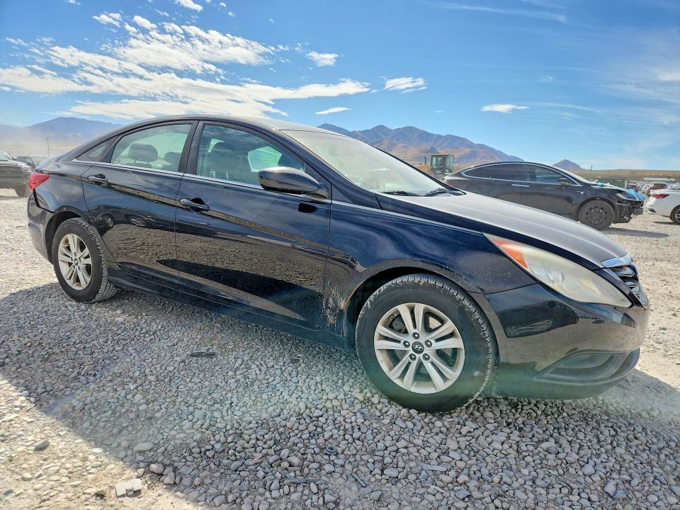 Photo 4 from auction – 2011 HYUNDAI SONATA with VIN 5NPEB4AC9BH296111