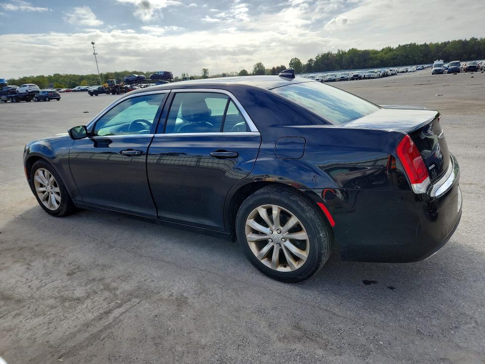 Photo 2 from auction – 2016 CHRYSLER 300 with VIN 2C3CCARGXGH161945