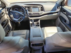 Photo 8 from auction – 2017 TOYOTA HIGHLANDER with VIN 5TDKZRFH4HS511624