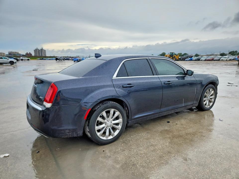 صورة رقم 3 من المزاد - 2018 CHRYSLER 300 مع VIN 2C3CCARG6JH231643