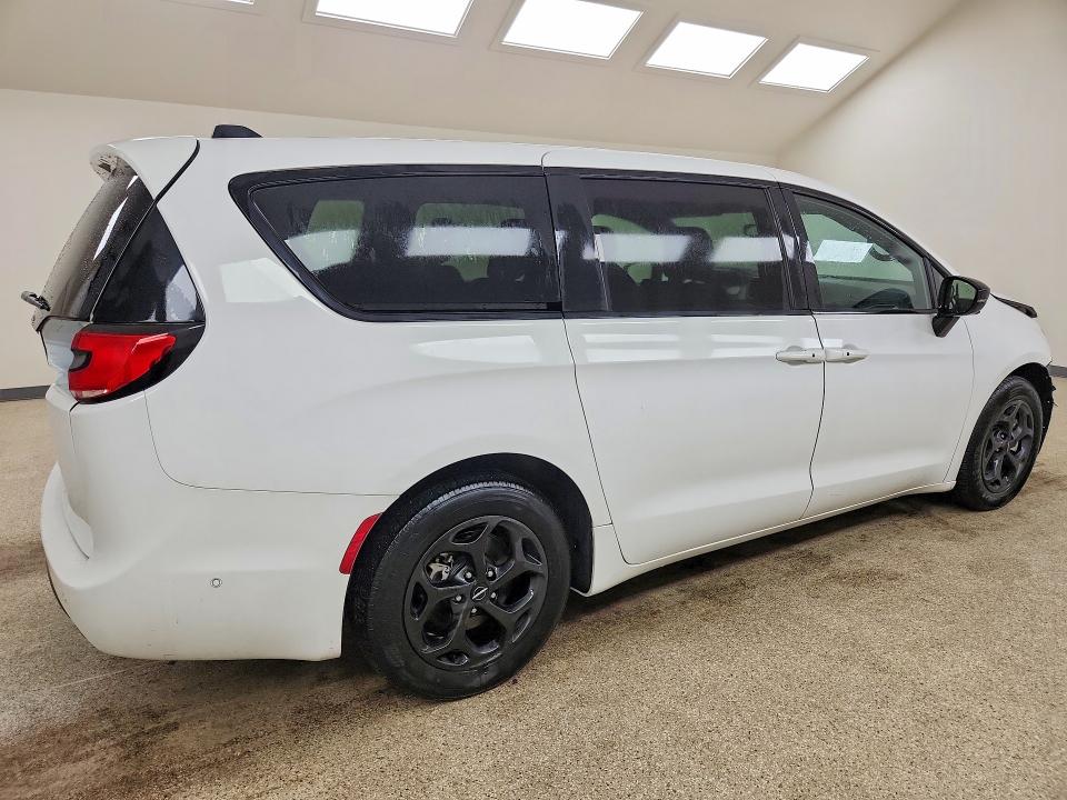 Foto 3 de la subasta – 2024 CHRYSLER PACIFICA con VIN 2C4RC1S71RR160938