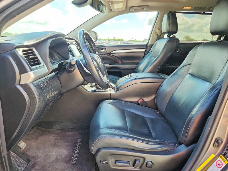Снимка 7 от търг – 2017 TOYOTA HIGHLANDER с VIN 5TDKZRFH2HS518801