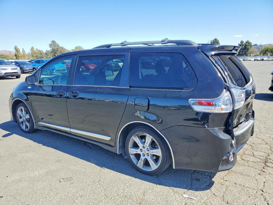 Photo 2 from auction – 2012 TOYOTA SIENNA with VIN 5TDXK3DC2CS269388