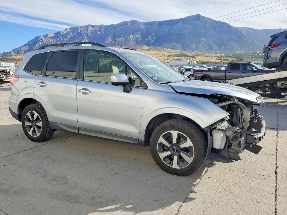 Photo 4 from auction – 2018 SUBARU FORESTER with VIN JF2SJAJC6JH460384
