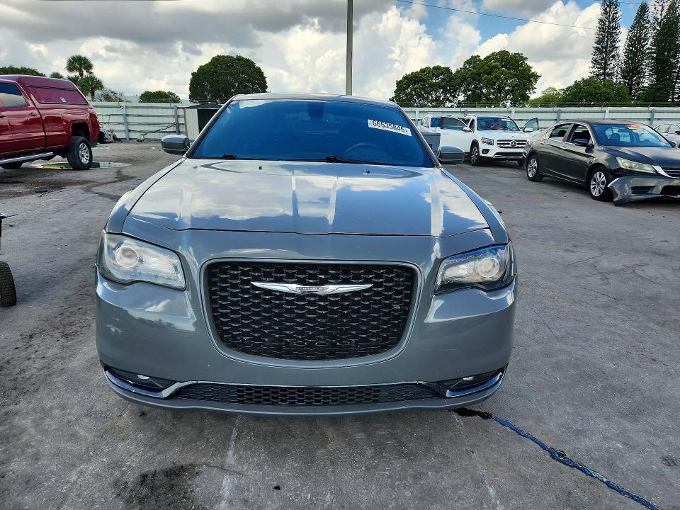 Photo 5 from auction – 2019 CHRYSLER 300 with VIN 2C3CCABG1KH589695