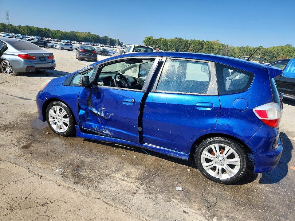 Снимка 2 от търг – 2010 HONDA FIT с VIN JHMGE8H41AC004790