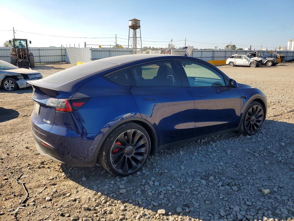 Снимка 3 от търг – 2023 TESLA MODEL Y с VIN 7SAYGDEF5PF979709