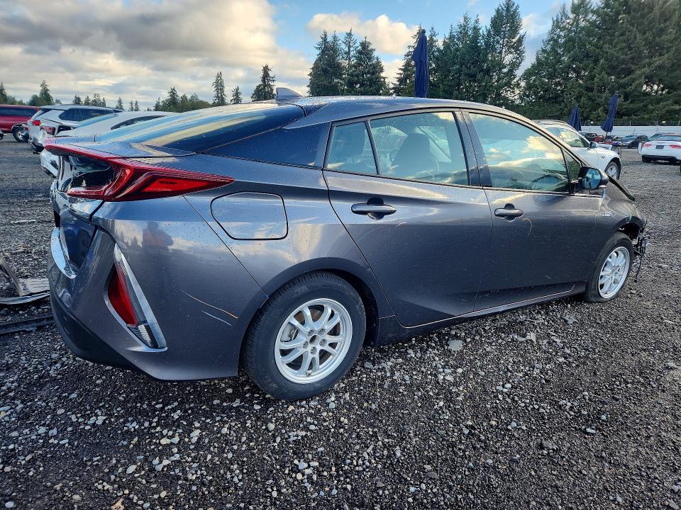 Photo 3 from auction – 2018 TOYOTA PRIUS PRIME with VIN JTDKARFP3J3086175