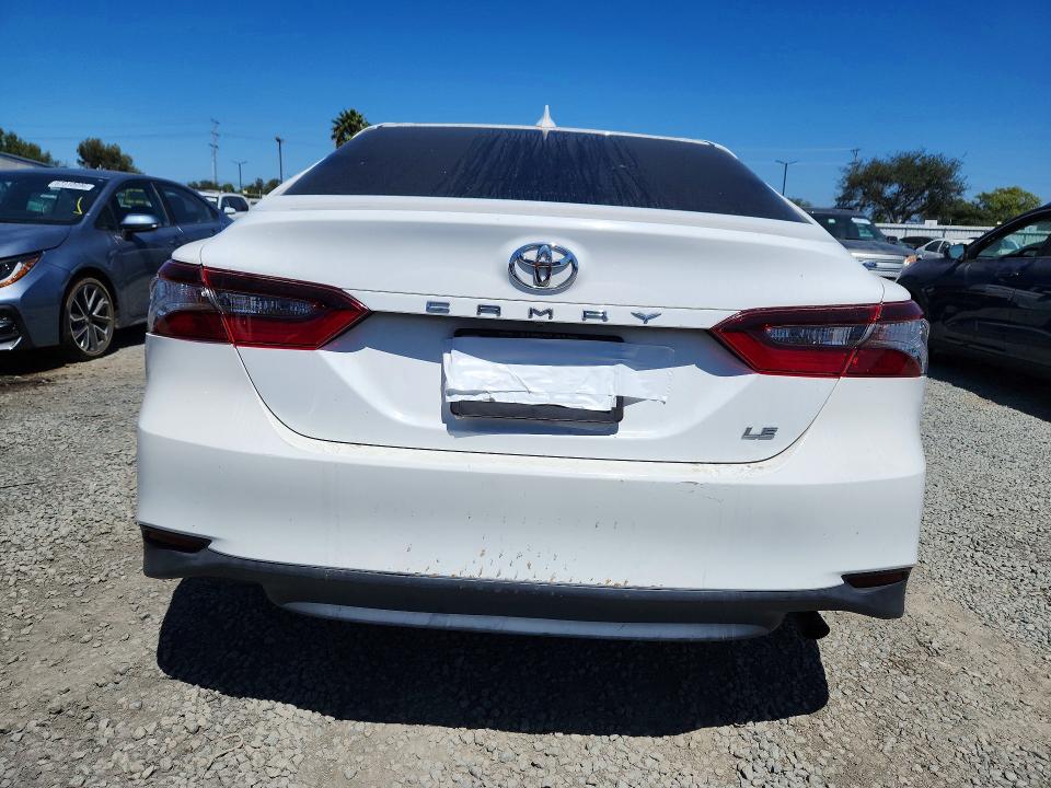Zdjęcie 6 z aukcji – 2022 TOYOTA CAMRY z VIN 4T1C11AK2NU024781