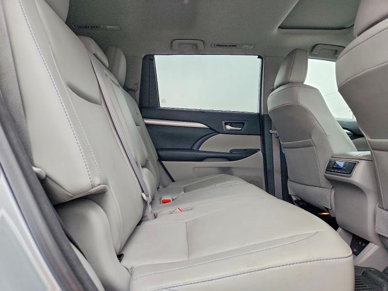 صورة رقم 11 من المزاد - 2018 TOYOTA HIGHLANDER مع VIN 5TDJZRFH1JS560362