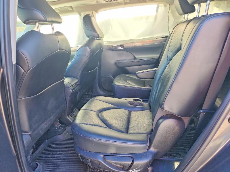 Photo 10 from auction – 2021 TOYOTA HIGHLANDER with VIN 5TDEBRCH3MS068804