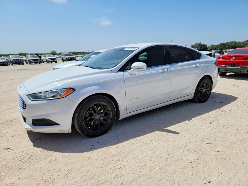 FORD FUSION 2016 with VIN 3FA6P0LU2GR397845 - Photo from auction