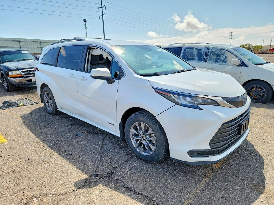 Photo 4 from auction – 2021 TOYOTA SIENNA with VIN 5TDKSKFC1MS032104