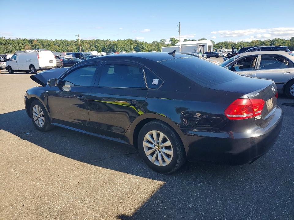 Снимка 2 от търг – 2015 VOLKSWAGEN PASSAT с VIN 1VWAT7A32FC068656