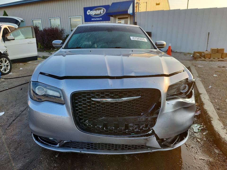 Foto 5 de la subasta – 2015 CHRYSLER 300 con VIN 2C3CCABG3FH876011