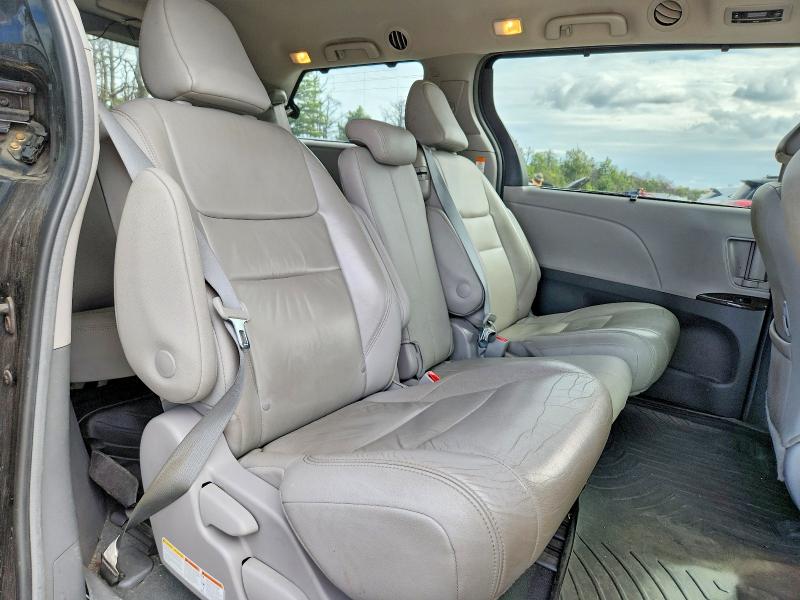 Photo 11 from auction – 2018 TOYOTA SIENNA with VIN 5TDYZ3DC0JS962022