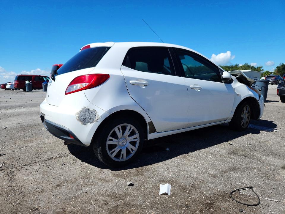 Foto 3 de la subasta – 2013 MAZDA MAZDA2 con VIN JM1DE1KY2D0156056