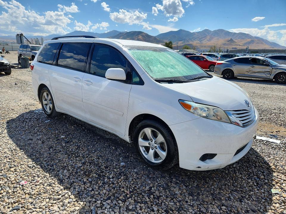 Photo 4 from auction – 2015 TOYOTA SIENNA with VIN 5TDKK3DC0FS568585