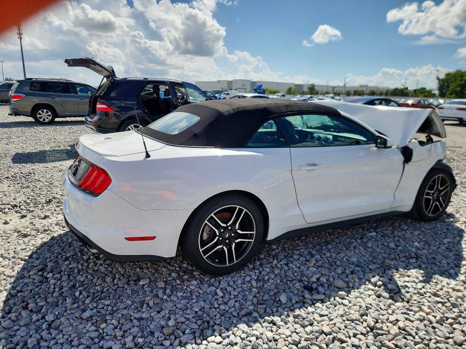 Photo 3 from auction – 2018 FORD MUSTANG with VIN 1FATP8UH3J5124300