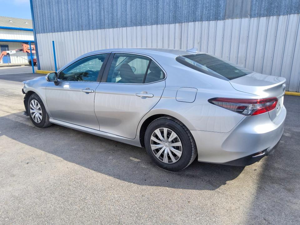 Photo 2 from auction – 2022 TOYOTA CAMRY with VIN 4T1C31AK7NU582443