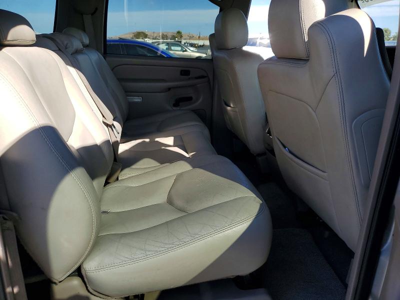 Photo 10 from auction – 2004 CHEVROLET SUBURBAN with VIN 3GNFK16TX4G150265