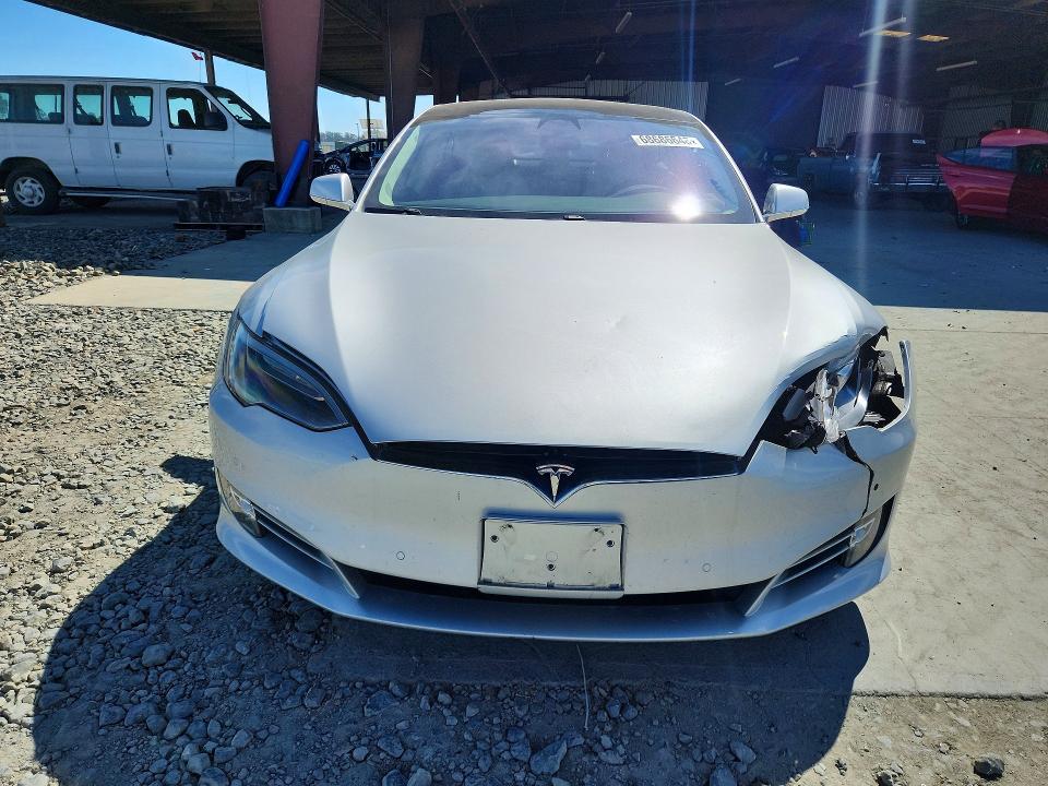 Фото 5 с аукциона – 2017 TESLA MODEL S с VIN 5YJSA1E13HF224972