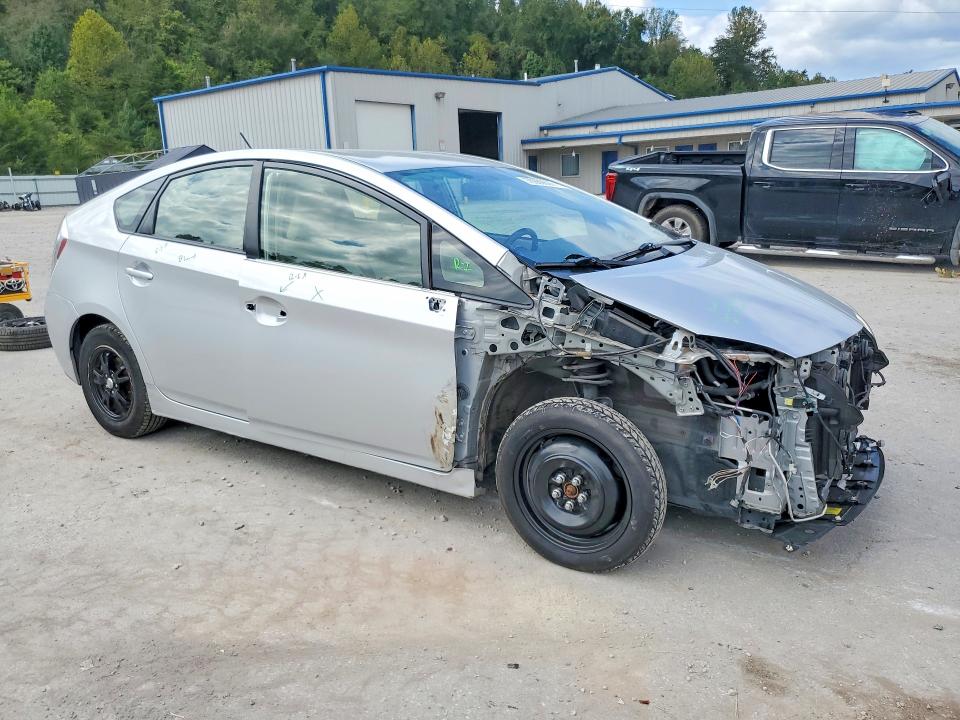 Снимка 4 от търг – 2014 TOYOTA PRIUS с VIN JTDKN3DU4E0370044