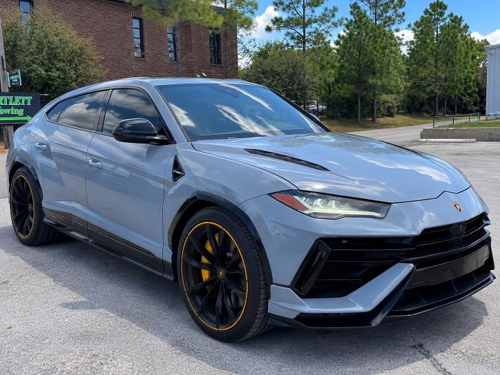 2024 LAMBORGHINI URUS
