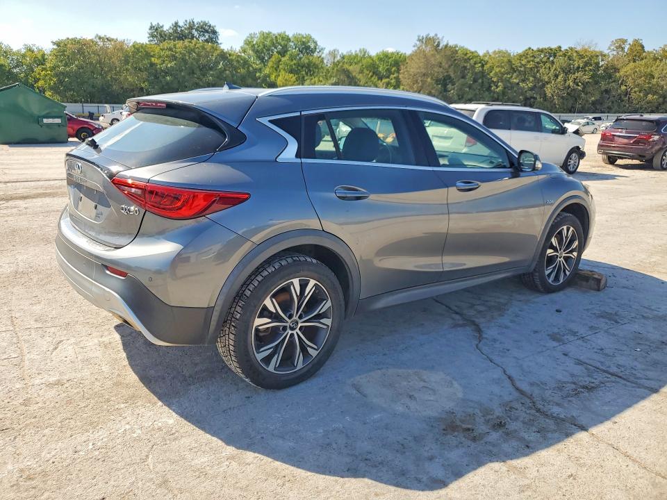 Photo 3 from auction – 2017 INFINITI QX30 with VIN SJKCH5CR5HA037366
