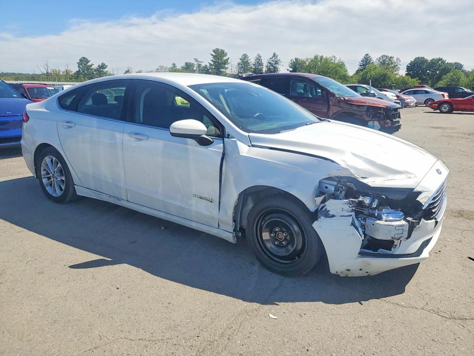 Photo 4 from auction – 2019 FORD FUSION with VIN 3FA6P0LU0KR221482