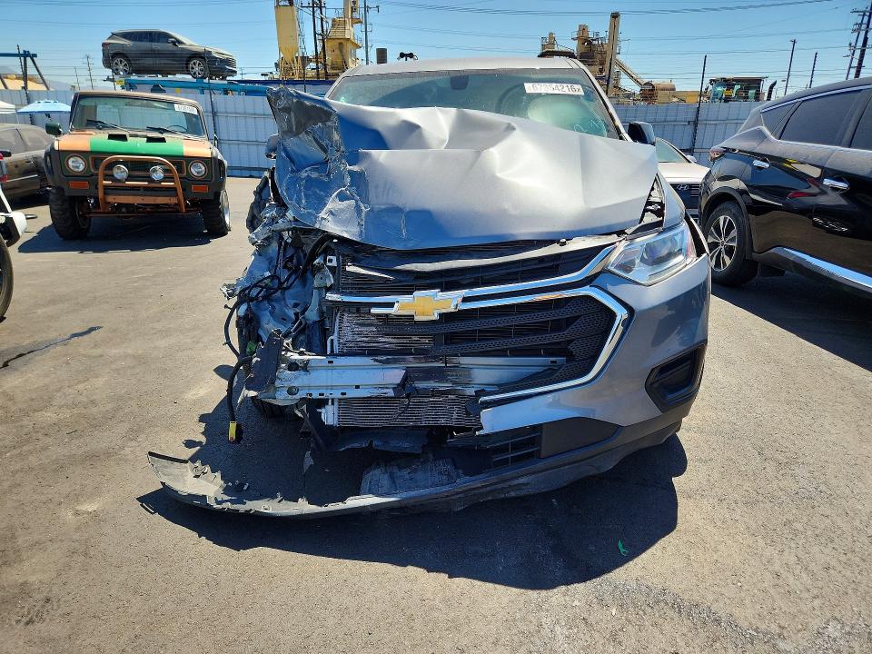 Photo 5 from auction – 2018 CHEVROLET TRAVERSE with VIN 1GNERFKW6JJ187344